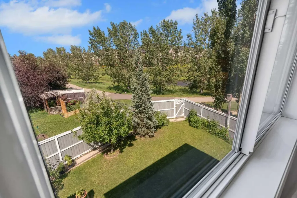 84 Willowbrook Crescent NW Airdrie AB T4B 2S4