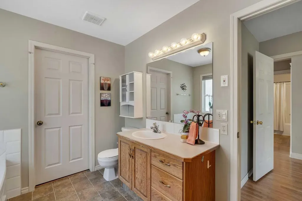 84 Willowbrook Crescent NW Airdrie AB T4B 2S4