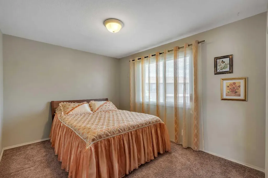 84 Willowbrook Crescent NW Airdrie AB T4B 2S4