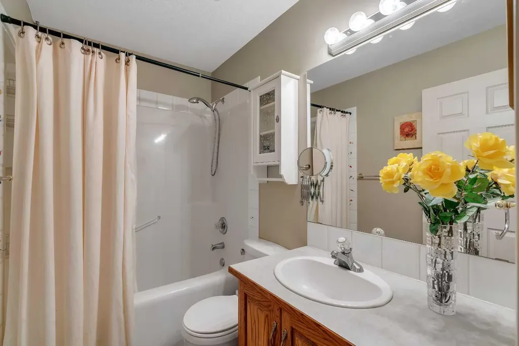 84 Willowbrook Crescent NW Airdrie AB T4B 2S4