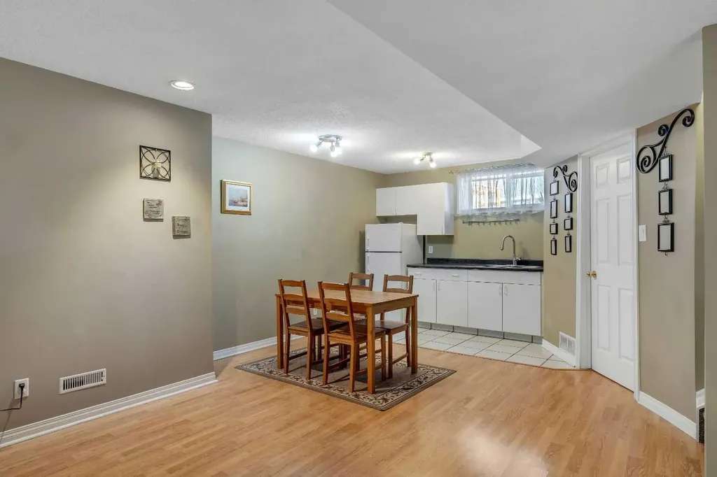 84 Willowbrook Crescent NW Airdrie AB T4B 2S4