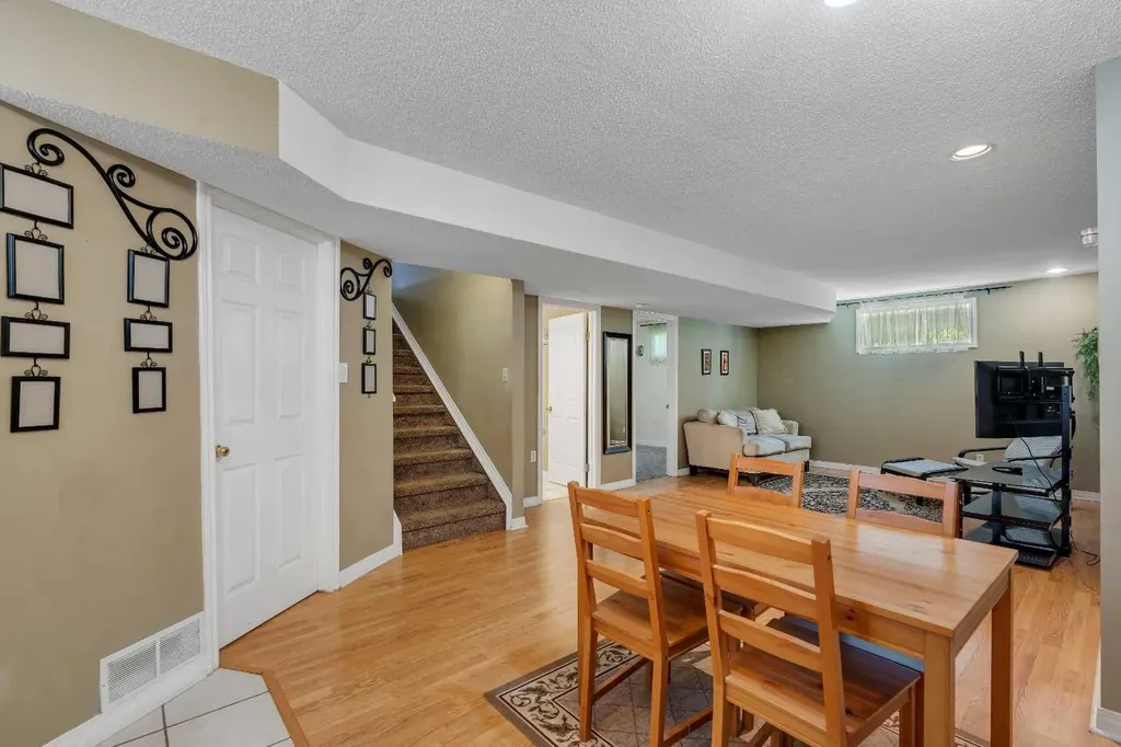 84 Willowbrook Crescent NW Airdrie AB T4B 2S4