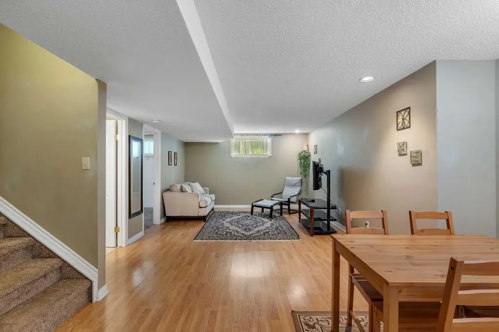 84 Willowbrook Crescent NW Airdrie AB T4B 2S4