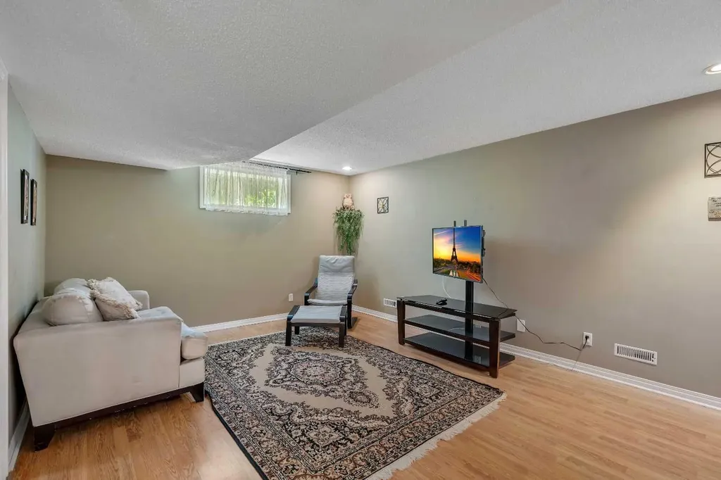 84 Willowbrook Crescent NW Airdrie AB T4B 2S4