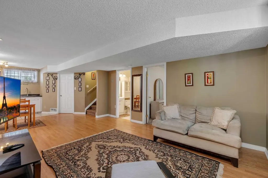 84 Willowbrook Crescent NW Airdrie AB T4B 2S4