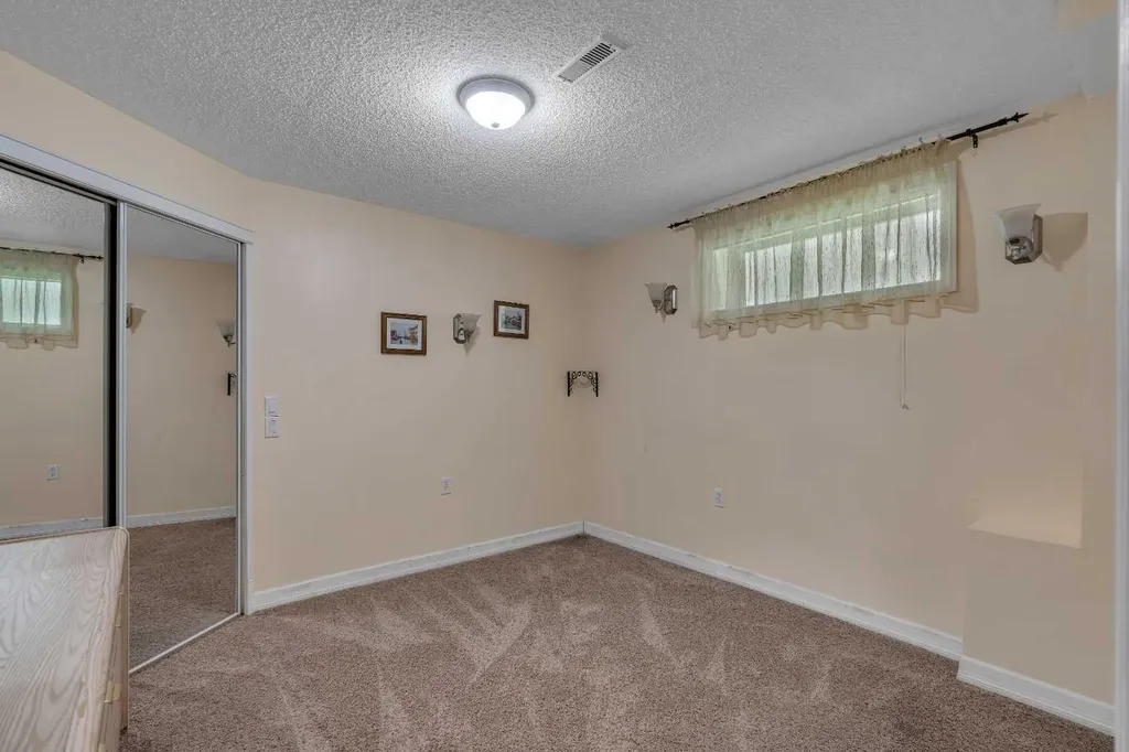 84 Willowbrook Crescent NW Airdrie AB T4B 2S4