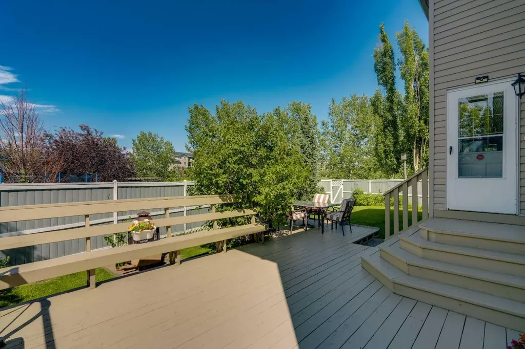 84 Willowbrook Crescent NW Airdrie AB T4B 2S4