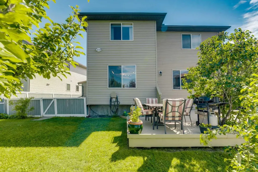 84 Willowbrook Crescent NW Airdrie AB T4B 2S4