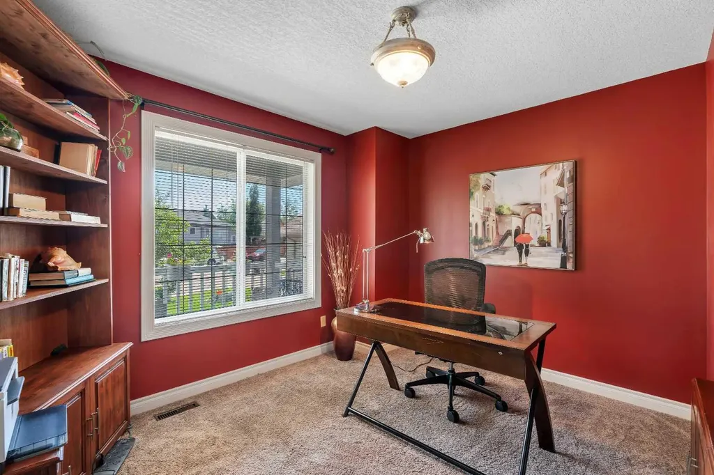 84 Willowbrook Crescent NW Airdrie AB T4B 2S4