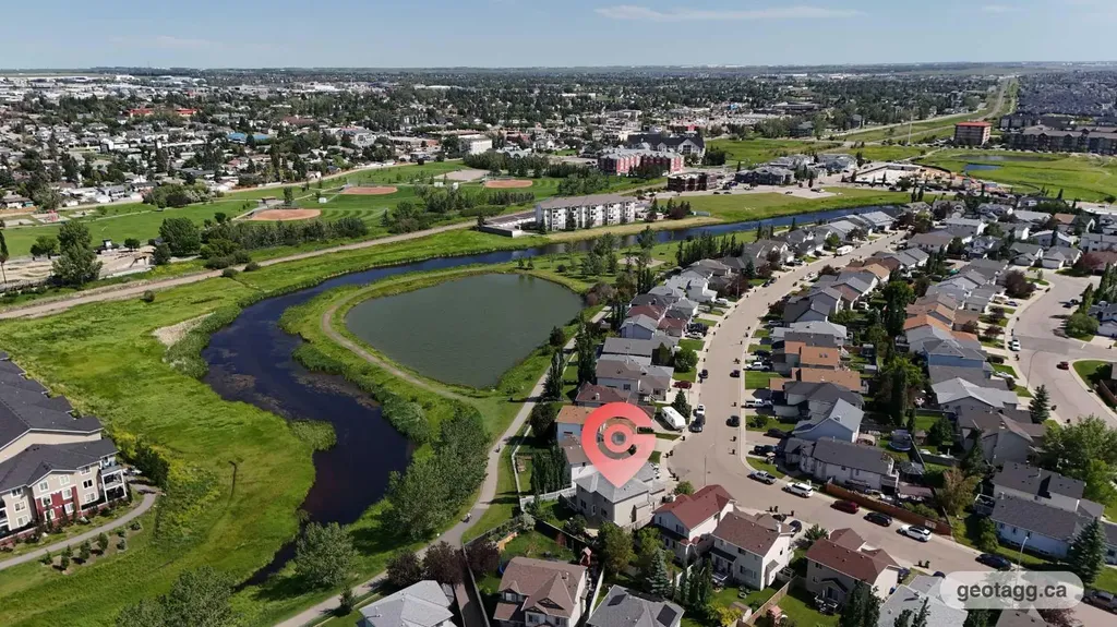 84 Willowbrook Crescent NW Airdrie AB T4B 2S4
