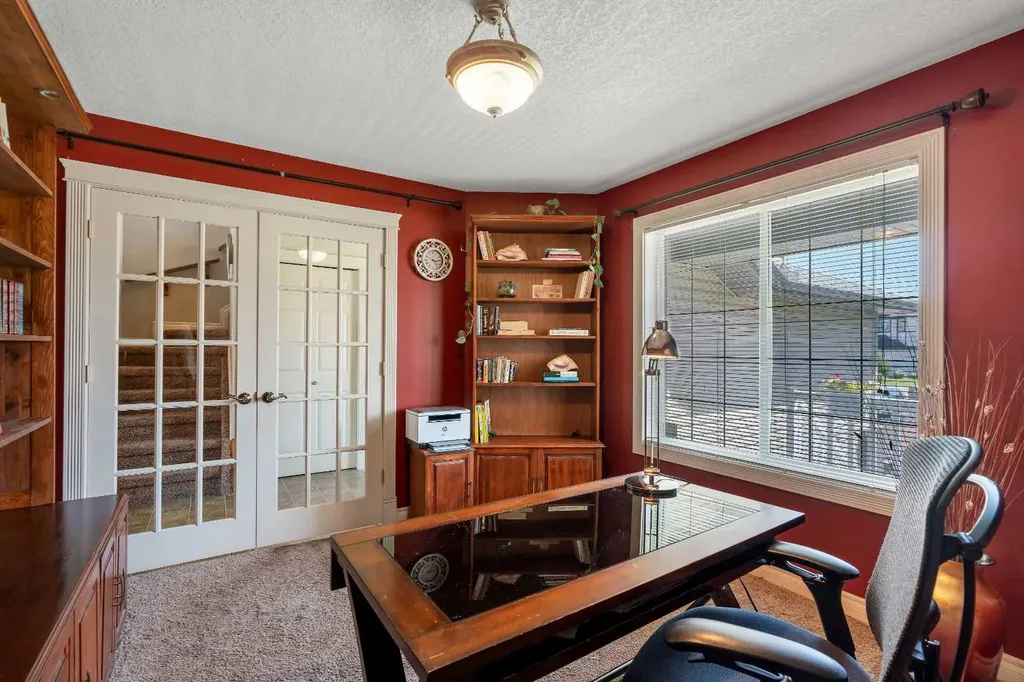 84 Willowbrook Crescent NW Airdrie AB T4B 2S4