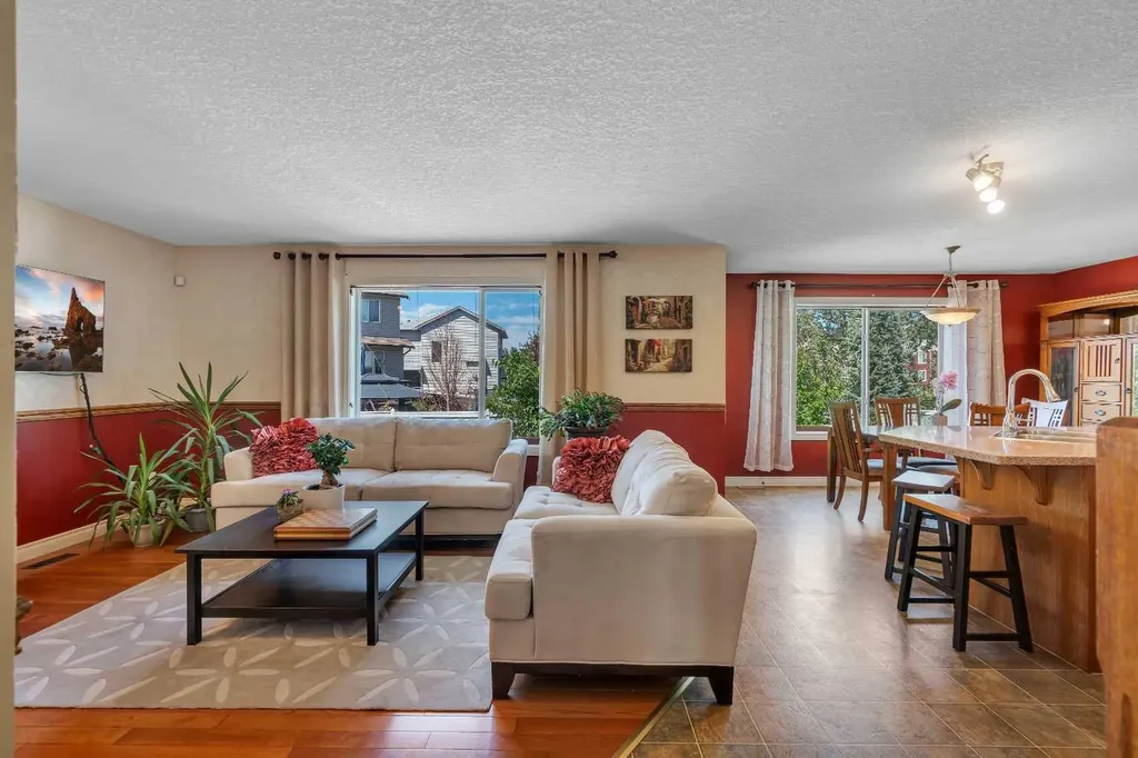 84 Willowbrook Crescent NW Airdrie AB T4B 2S4