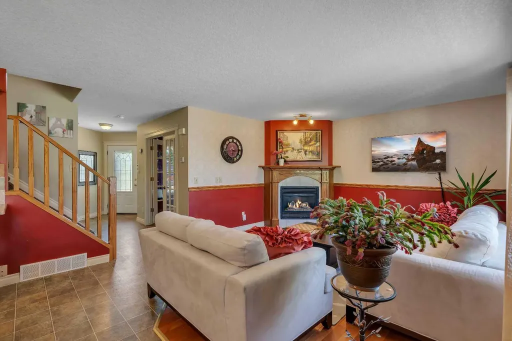 84 Willowbrook Crescent NW Airdrie AB T4B 2S4