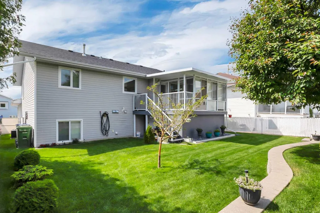117 Doran Crescent Red Deer AB T4R 2P5