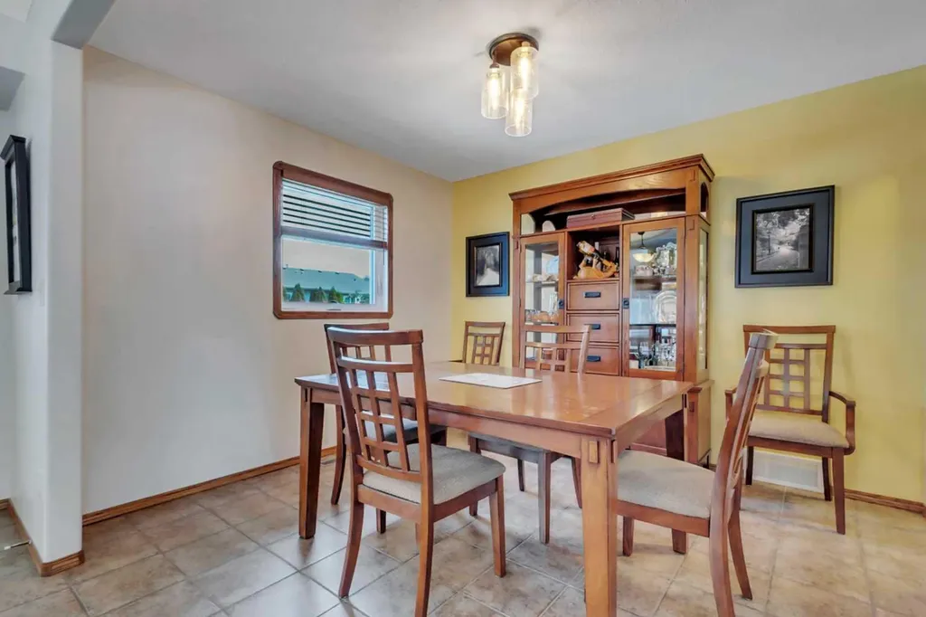 117 Doran Crescent Red Deer AB T4R 2P5