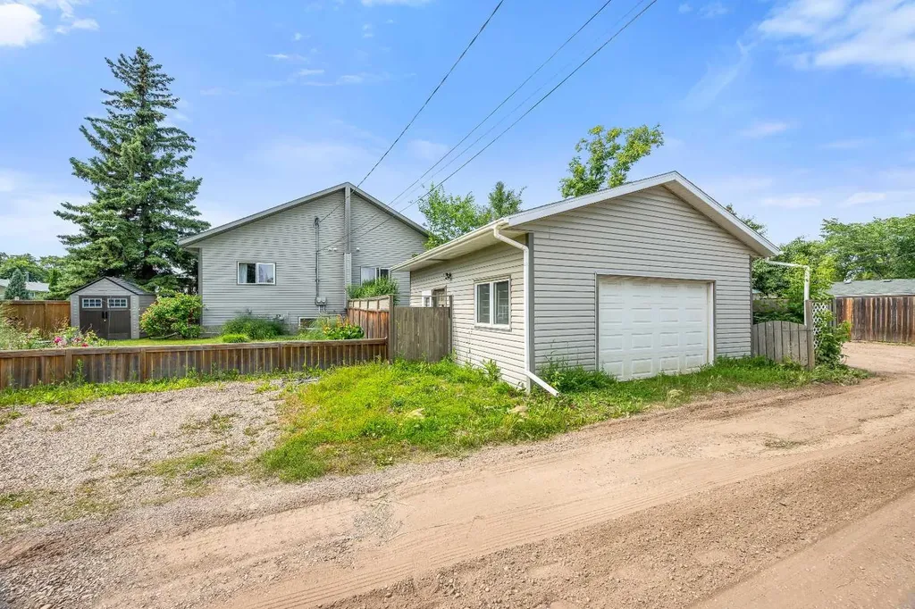 4103 49 Avenue Lloydminster SK S9V 0S3