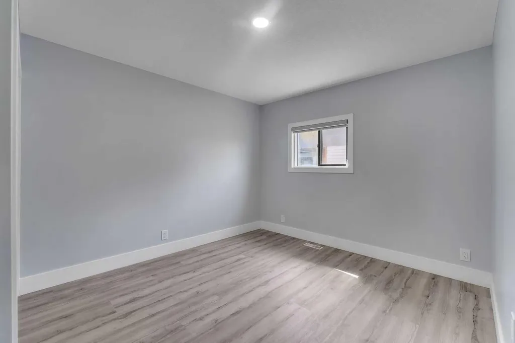 2930 Oakmoor Crescent SW Calgary AB T2V 3Z7