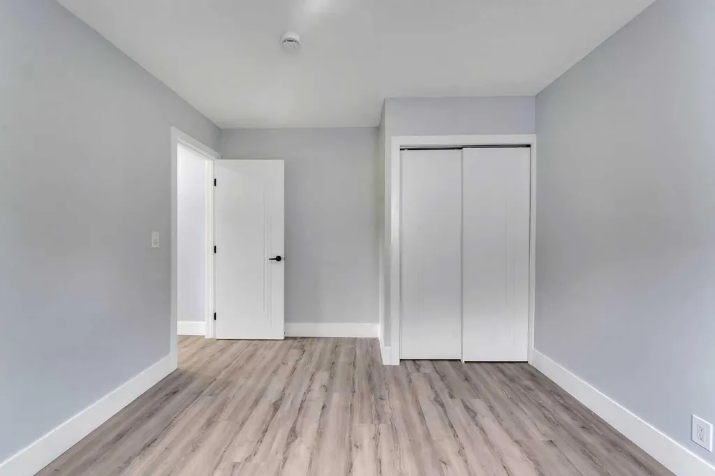 2930 Oakmoor Crescent SW Calgary AB T2V 3Z7