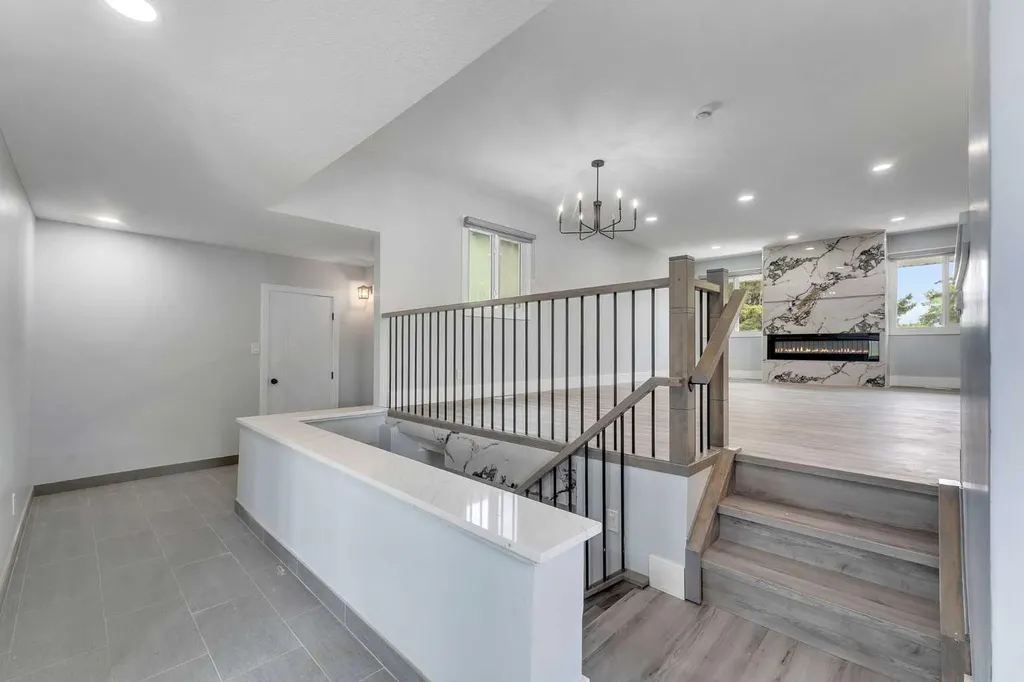 2930 Oakmoor Crescent SW Calgary AB T2V 3Z7