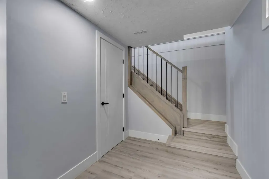 2930 Oakmoor Crescent SW Calgary AB T2V 3Z7