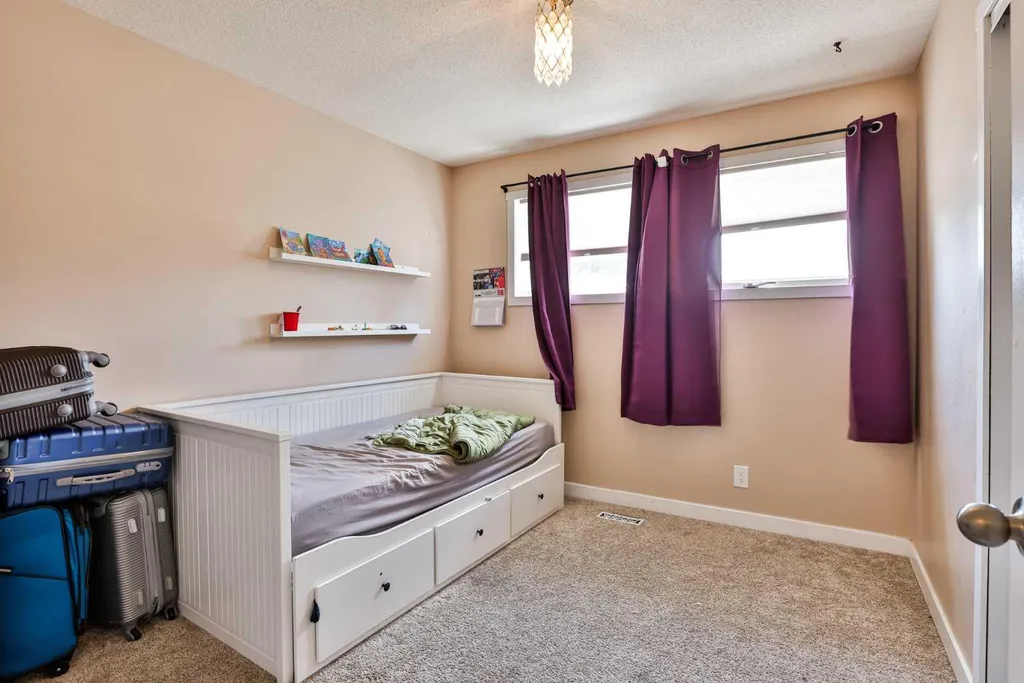 1019 Glacier Drive S Lethbridge AB T1K 3N3
