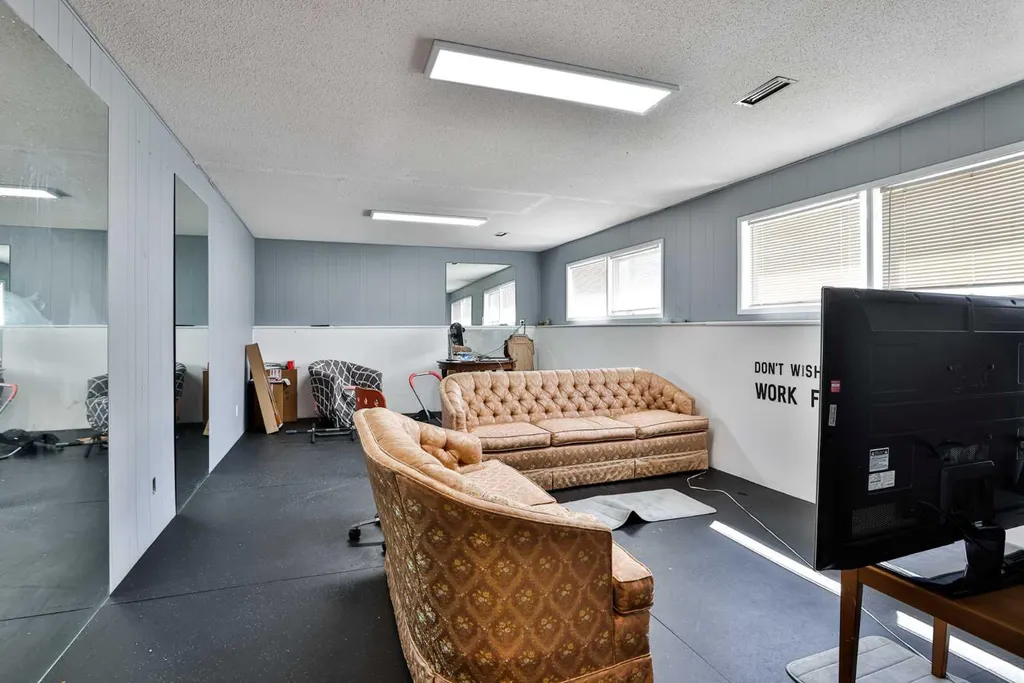 1019 Glacier Drive S Lethbridge AB T1K 3N3