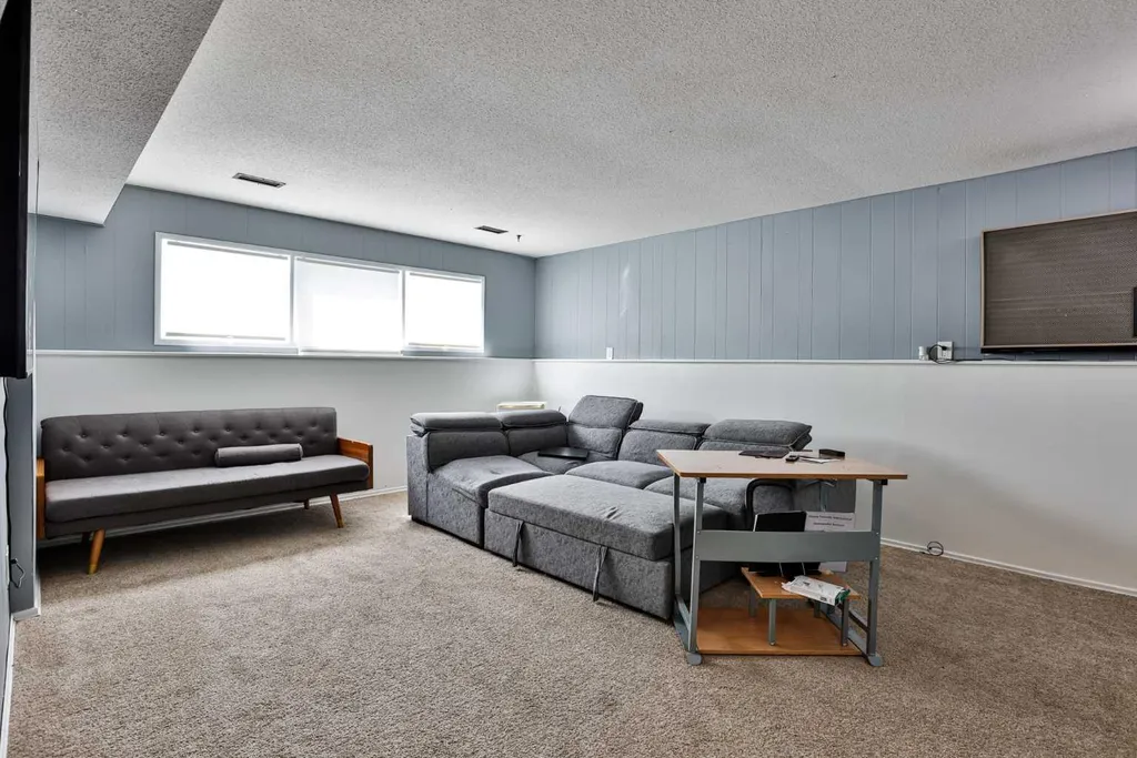 1019 Glacier Drive S Lethbridge AB T1K 3N3