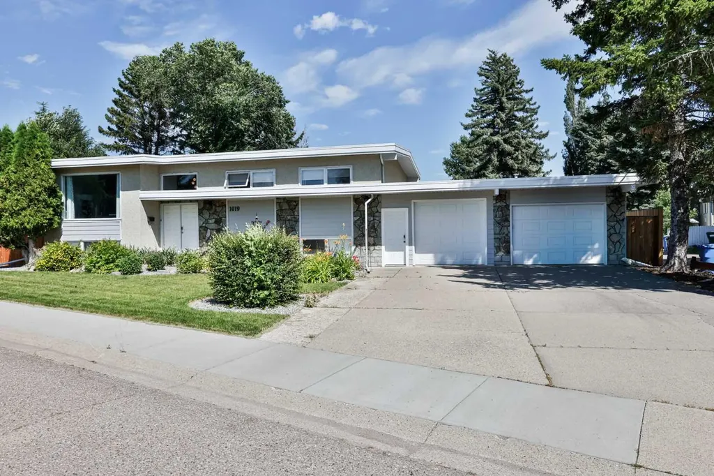 1019 Glacier Drive S Lethbridge AB T1K 3N3