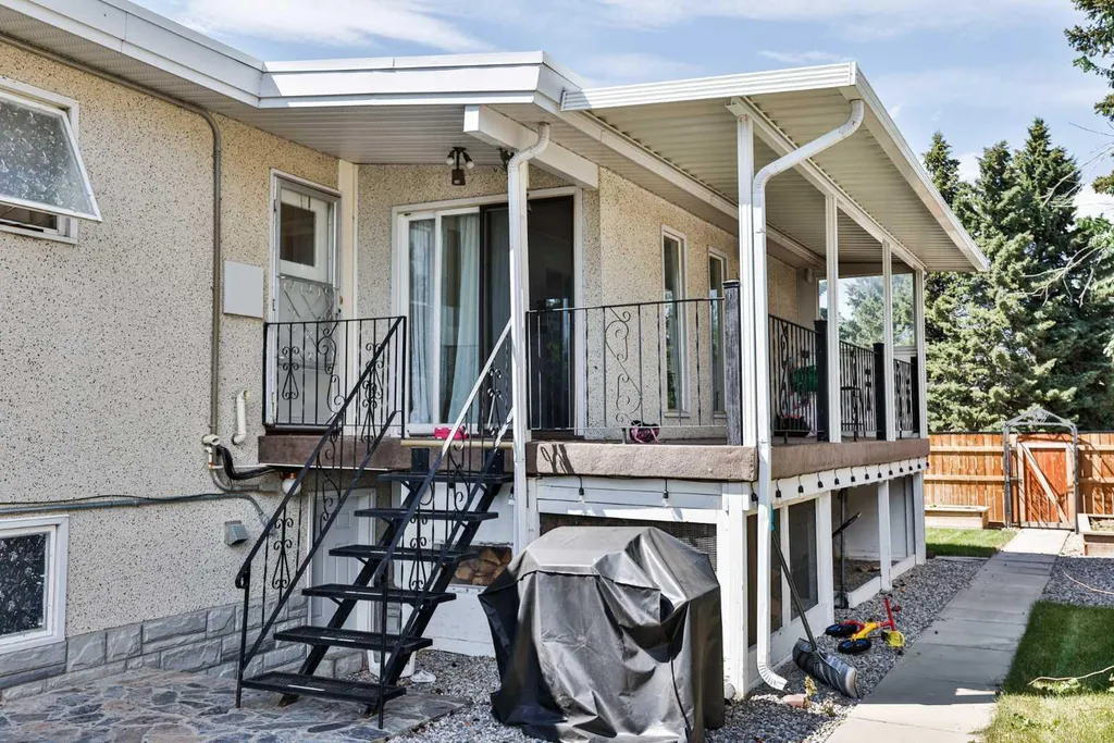 1019 Glacier Drive S Lethbridge AB T1K 3N3