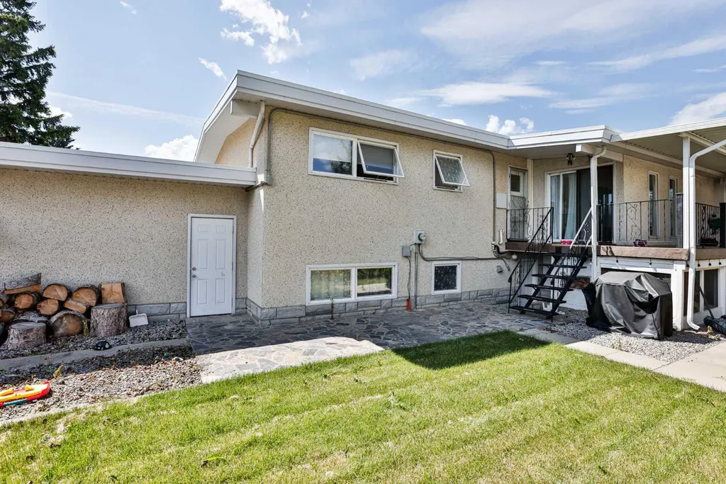 1019 Glacier Drive S Lethbridge AB T1K 3N3