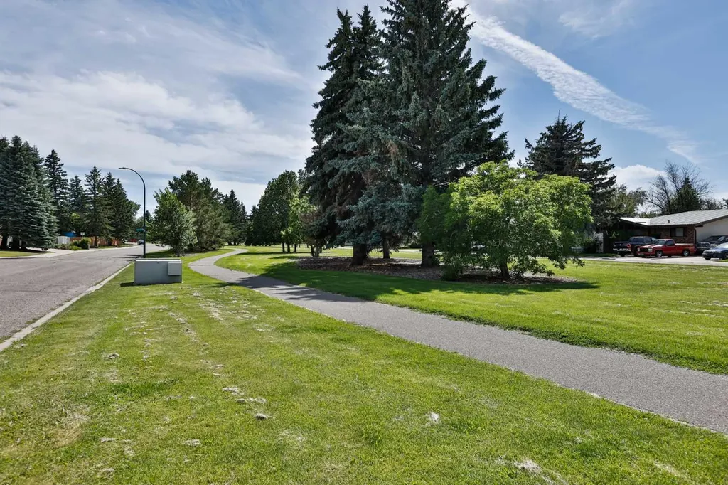 1019 Glacier Drive S Lethbridge AB T1K 3N3