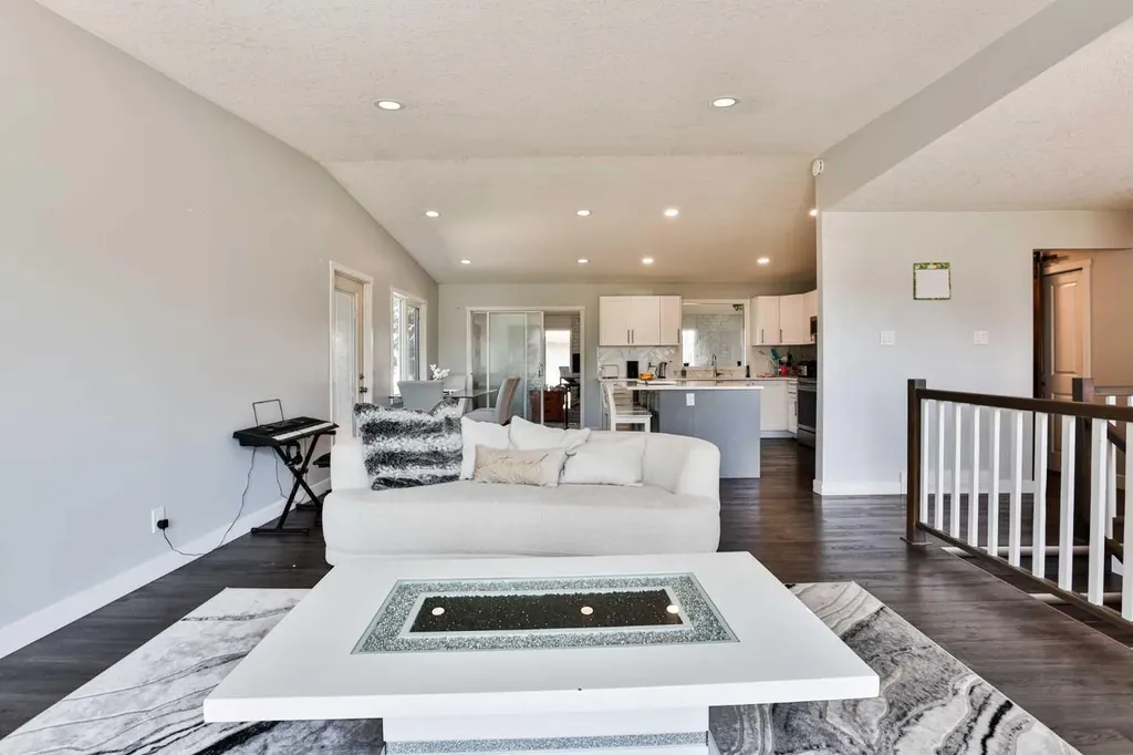 1019 Glacier Drive S Lethbridge AB T1K 3N3