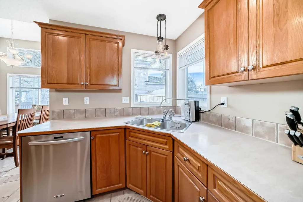3767 Springbank Drive SW Calgary AB T3H 4J5