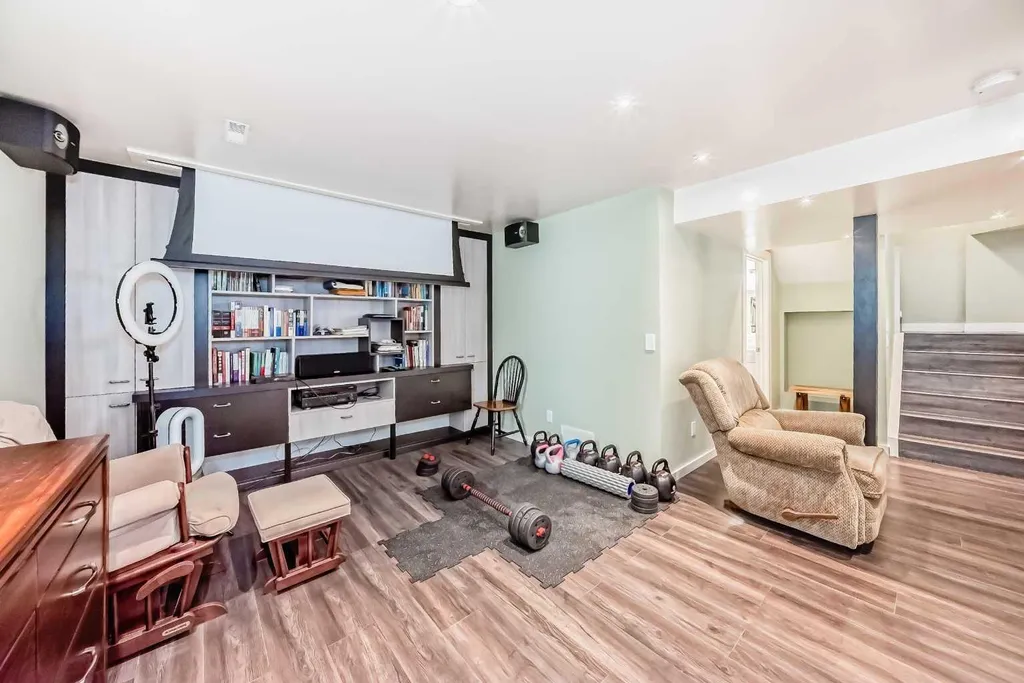 3767 Springbank Drive SW Calgary AB T3H 4J5