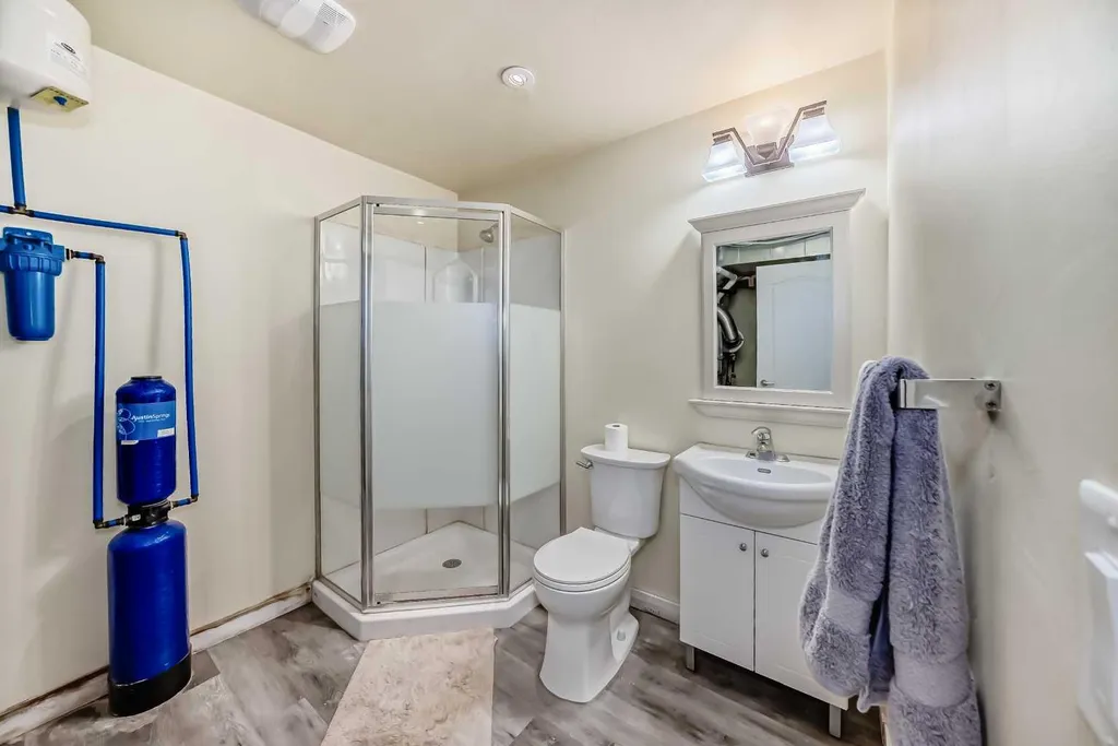 3767 Springbank Drive SW Calgary AB T3H 4J5