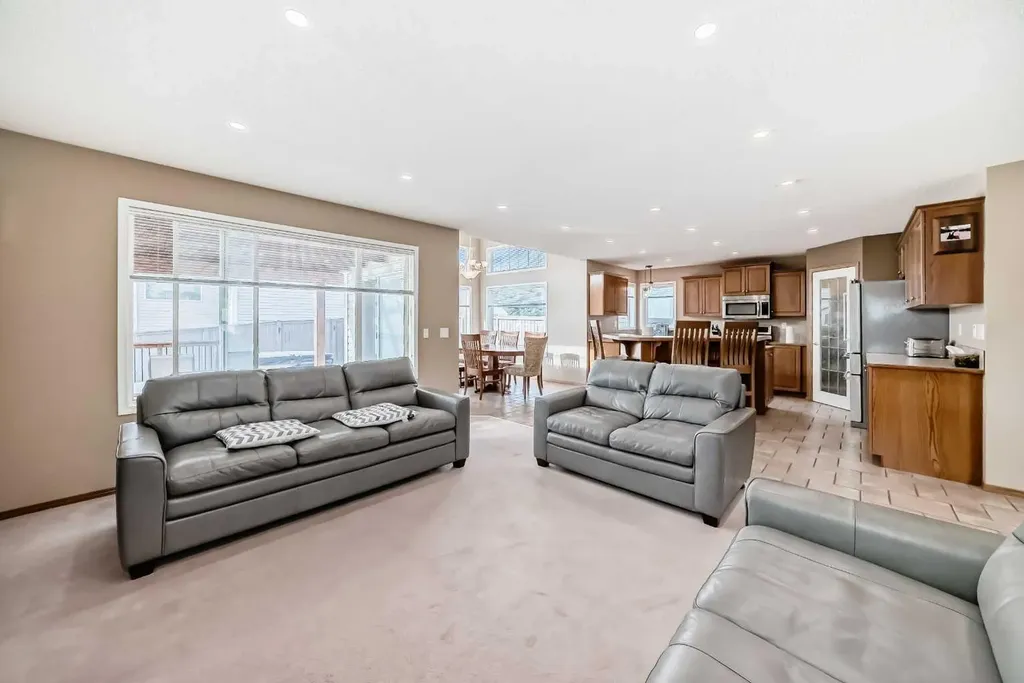 3767 Springbank Drive SW Calgary AB T3H 4J5