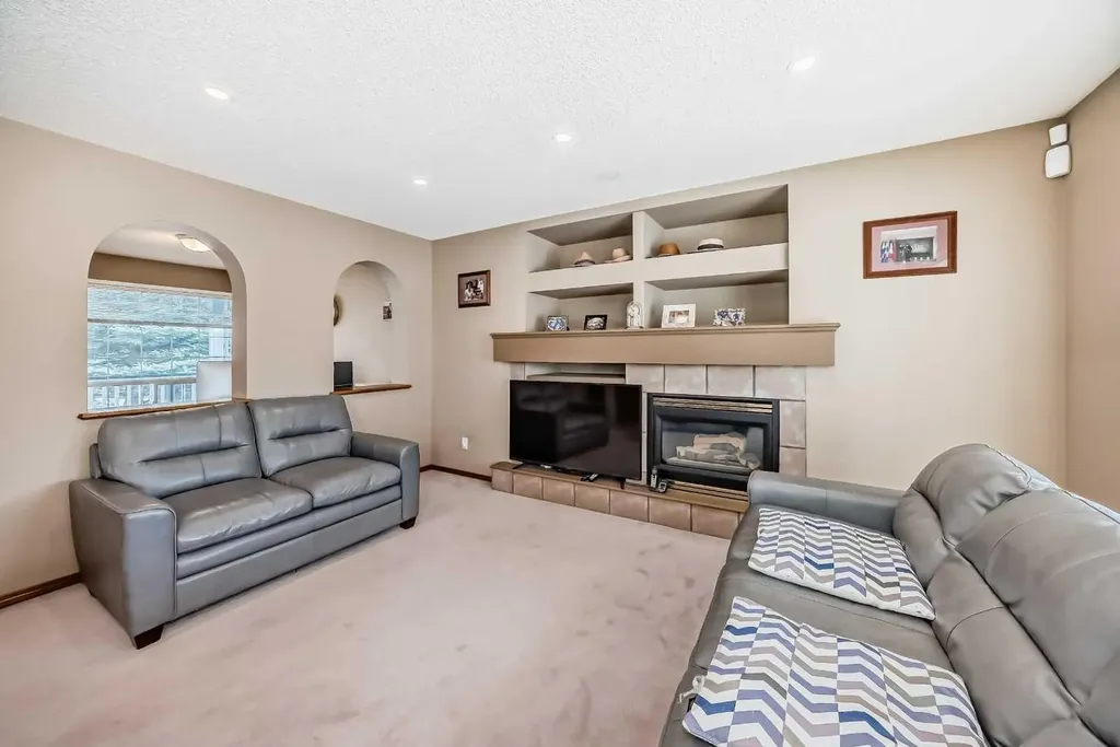 3767 Springbank Drive SW Calgary AB T3H 4J5