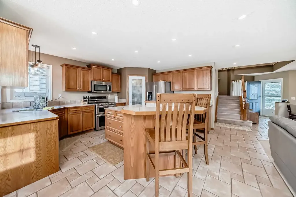 3767 Springbank Drive SW Calgary AB T3H 4J5