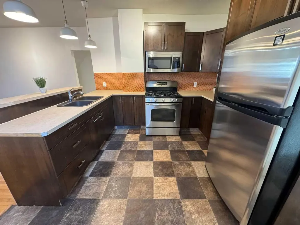 721 6 Street S Lethbridge AB t1j 2e5