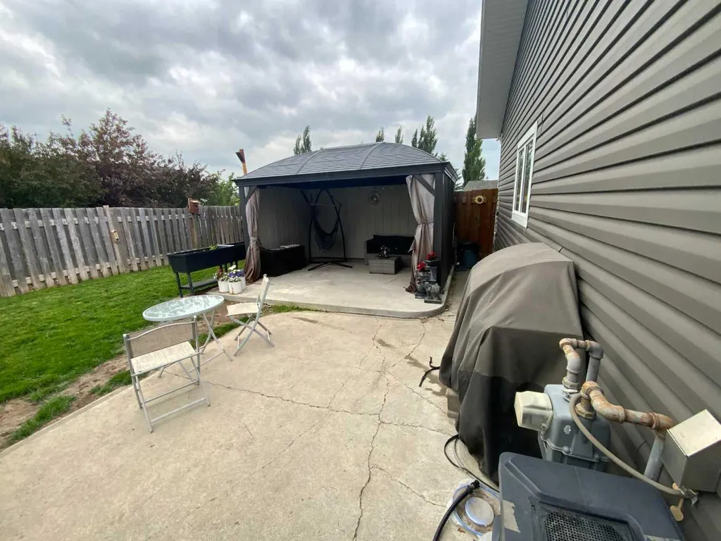 1513 Westview Drive Bowden AB T0M 0K0