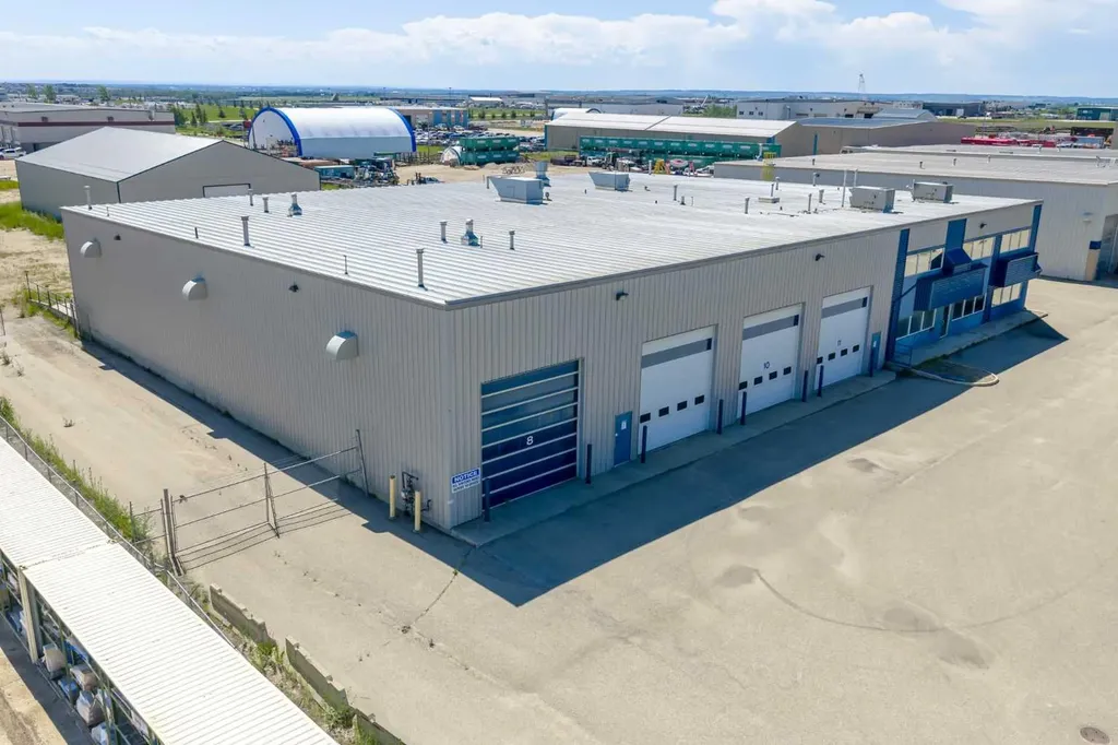 10211 88 Avenue Clairmont AB T8X 5G8