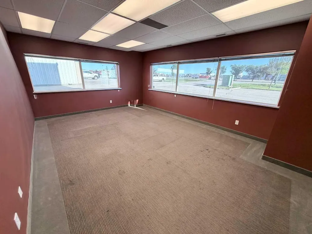 10211 88 Avenue Clairmont AB T8X 5G8