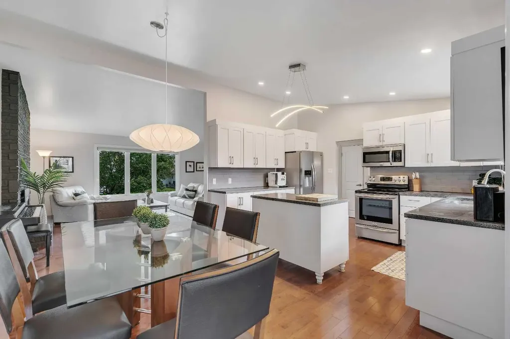 10219 7 Street SW Calgary AB T2W 0G2