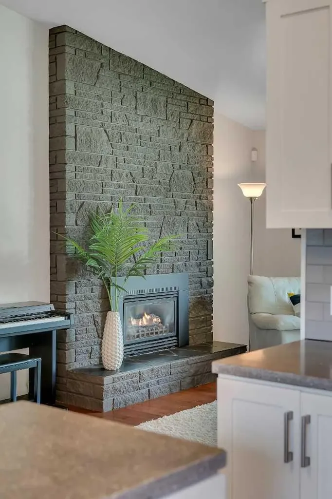 10219 7 Street SW Calgary AB T2W 0G2