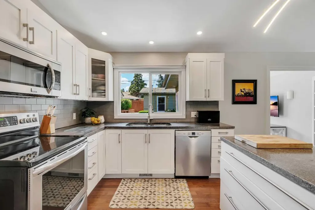10219 7 Street SW Calgary AB T2W 0G2