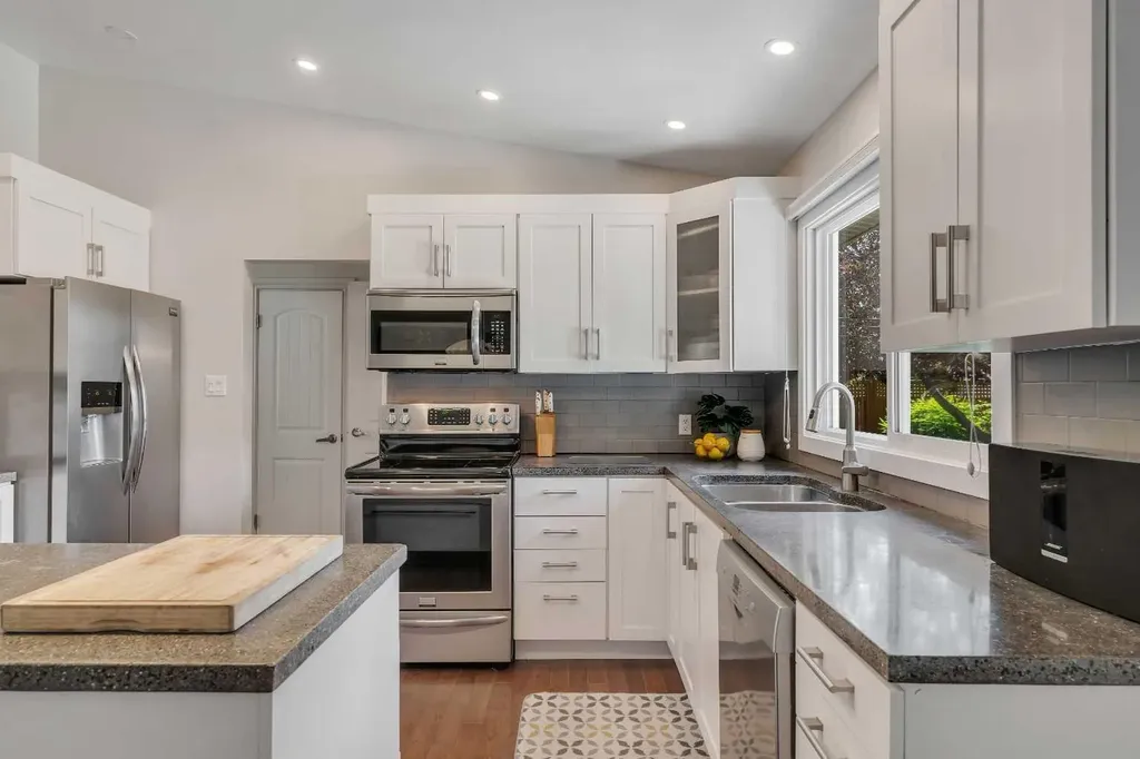 10219 7 Street SW Calgary AB T2W 0G2