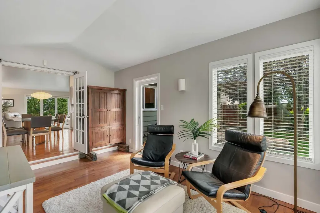 10219 7 Street SW Calgary AB T2W 0G2