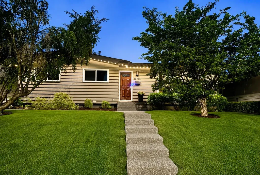 10219 7 Street SW Calgary AB T2W 0G2