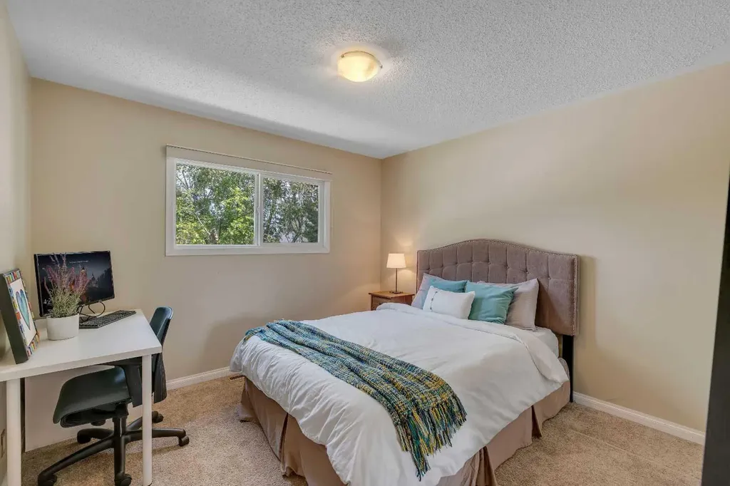 10219 7 Street SW Calgary AB T2W 0G2