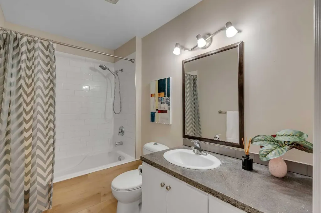 10219 7 Street SW Calgary AB T2W 0G2